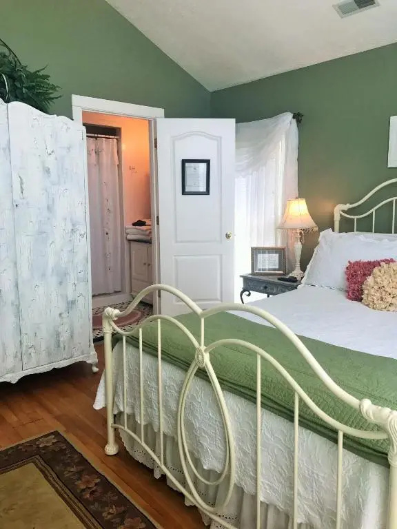 Hill House Bed and Breakfast