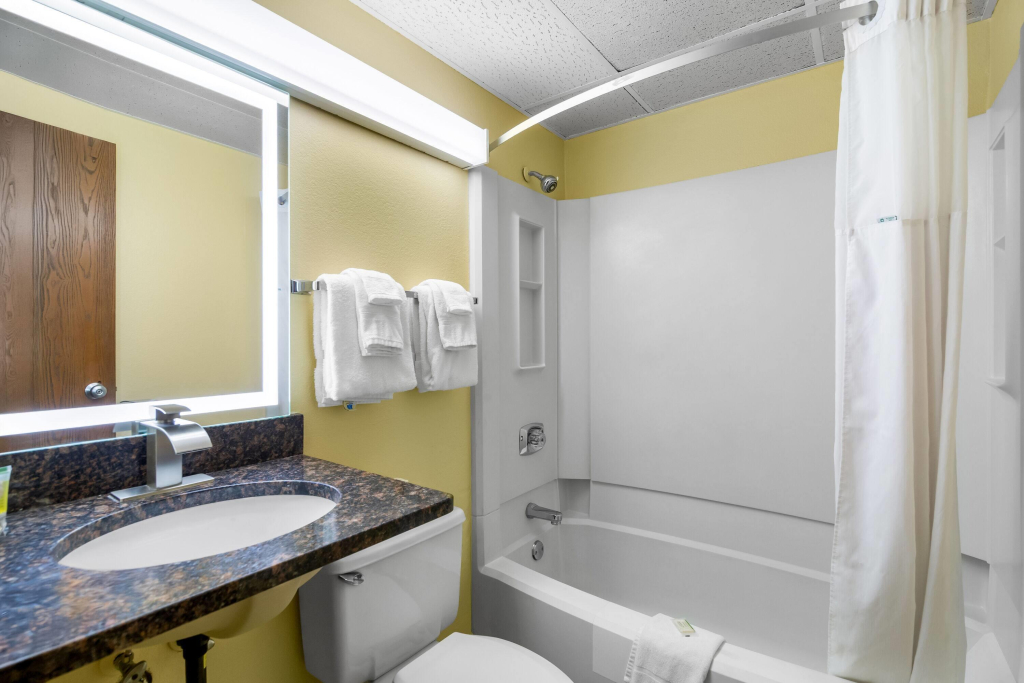 Days Inn by Wyndham Minot