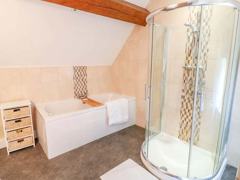 Woodthorpe Cruck Cottage