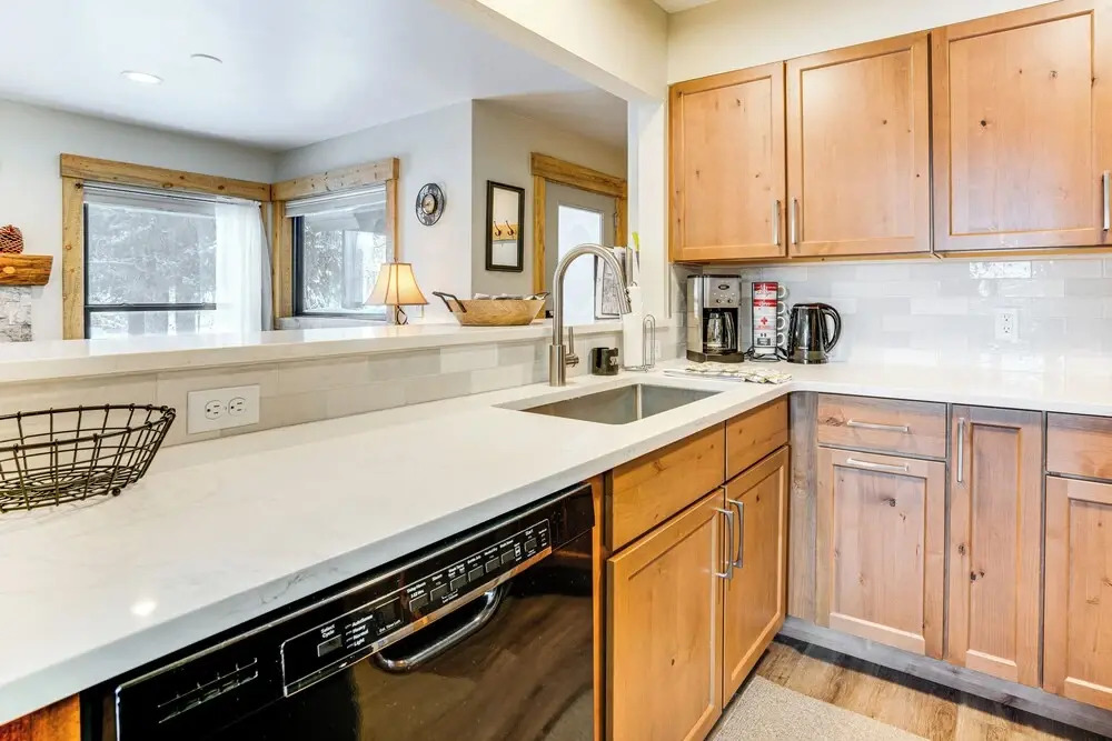 Cozy Mtn Condo: Walk to Quicksilver Lift & Dtwn!