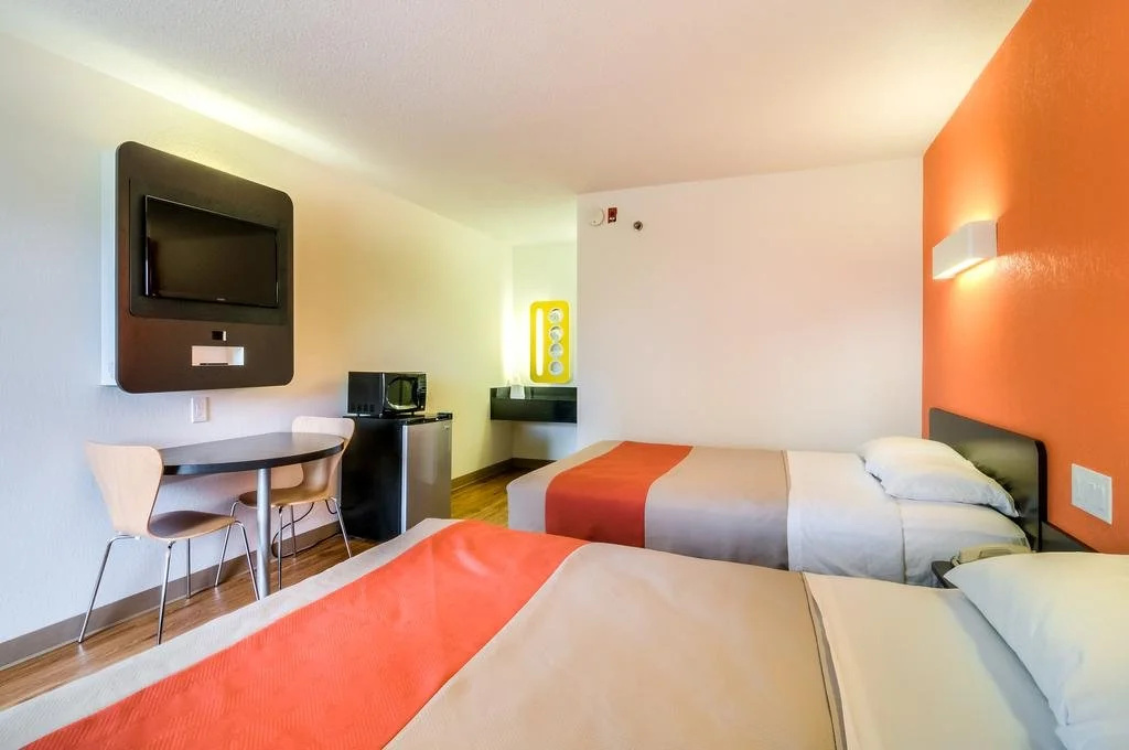 Motel 6 Normal