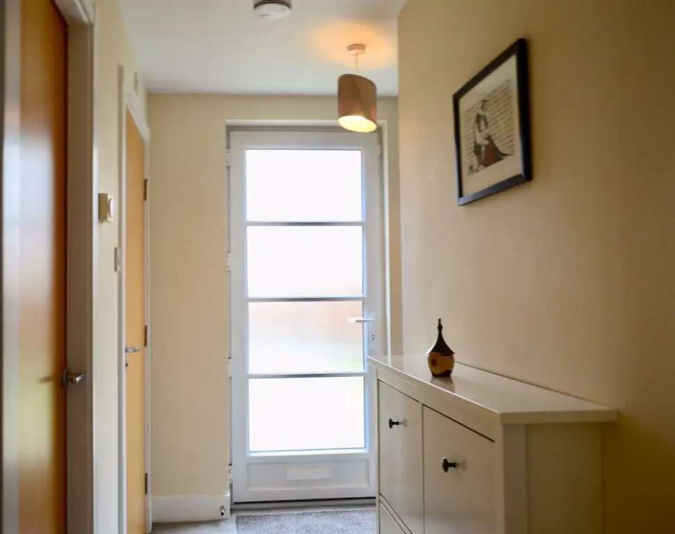 2 Bedroom Home Close To City Centre