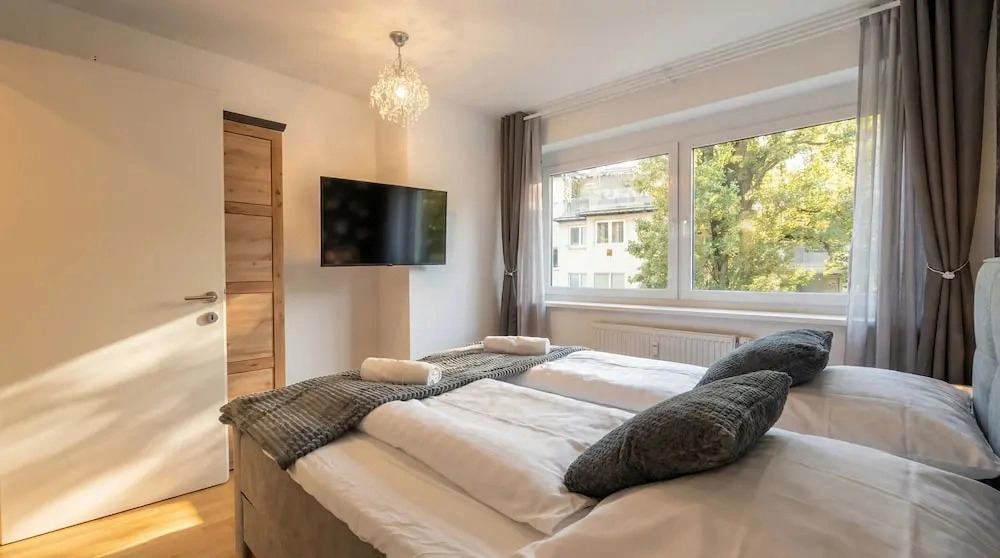 Central Vienna Modern 1BR Apt Balcony