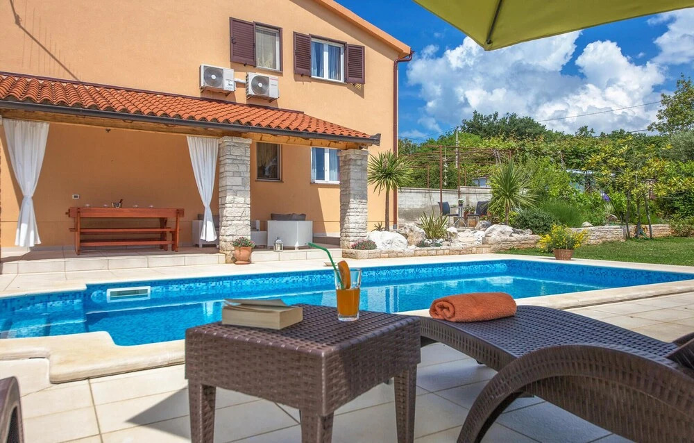 Awesome Home in Krnica With Wifi and 4 Bedrooms