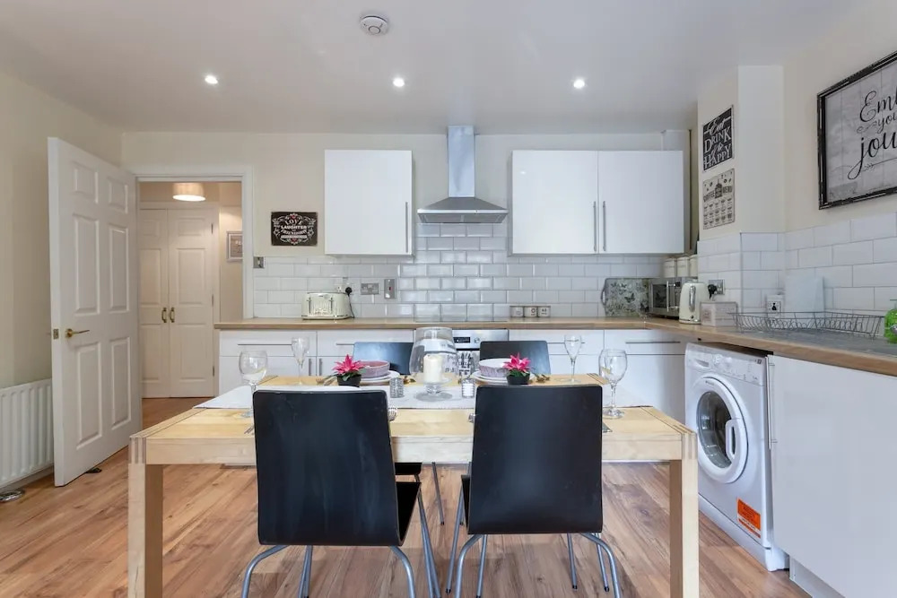 Stylish 4 Bedroom Property in East London