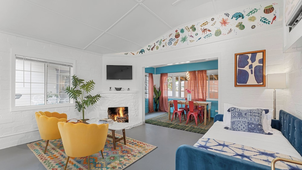 Fable by Avantstay 2 Unique Spaces, w/ Bowling, Hot Tub, Fire Pit, Large Yard