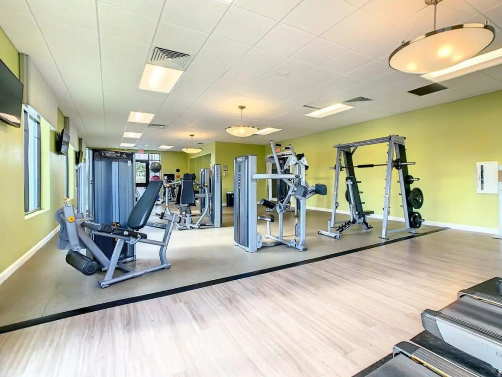Vivid 2BR condo with free Waterpark at Storey Lake