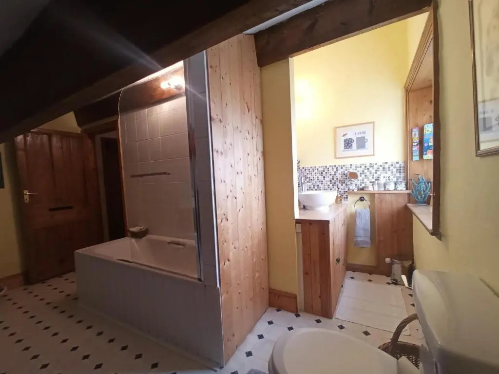 Burnlee House Apartment