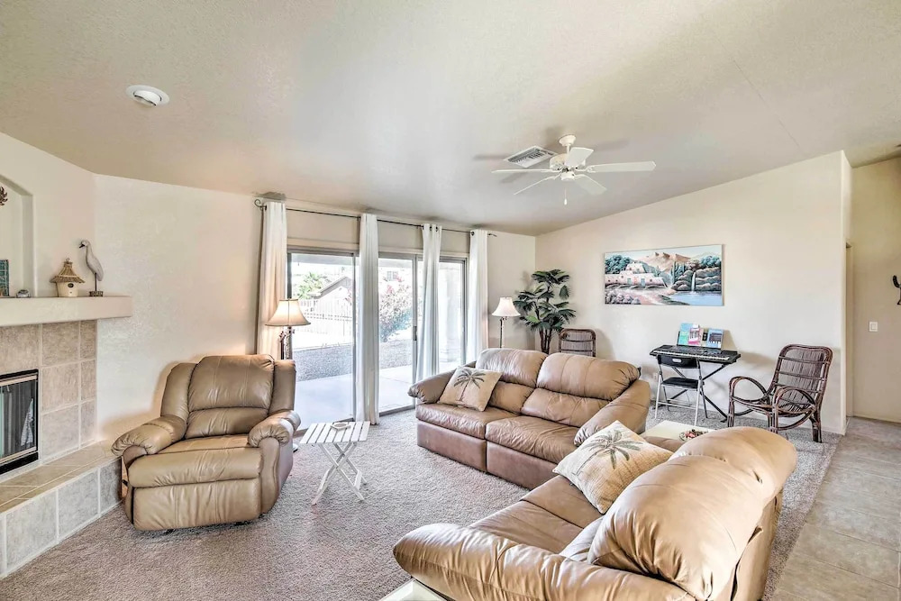 Cozy Lake Havasu House w/ Views - 1 Mi to Water!