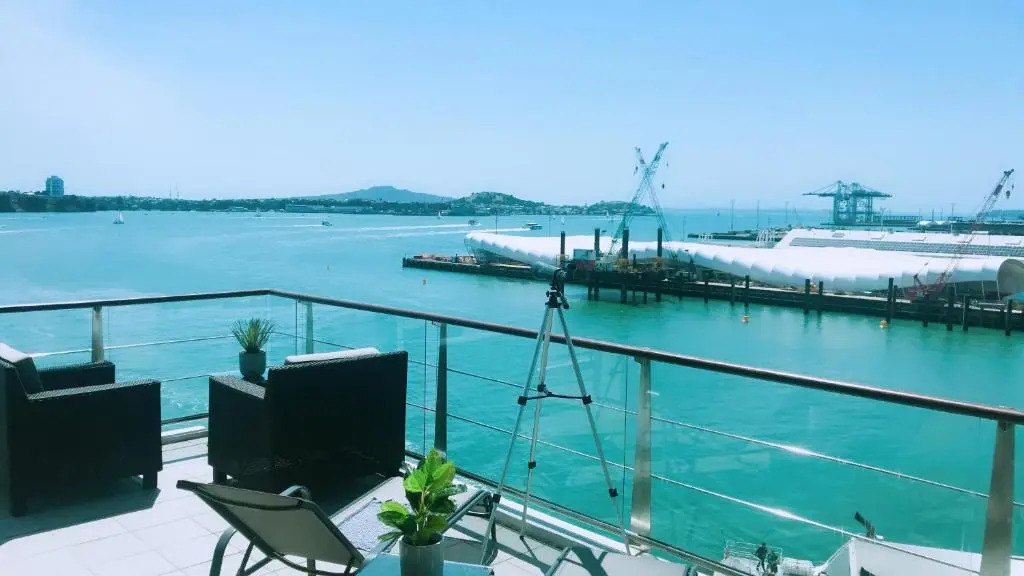 All New Lux Panoramic Sea-view Penthouse on Princes Wharf