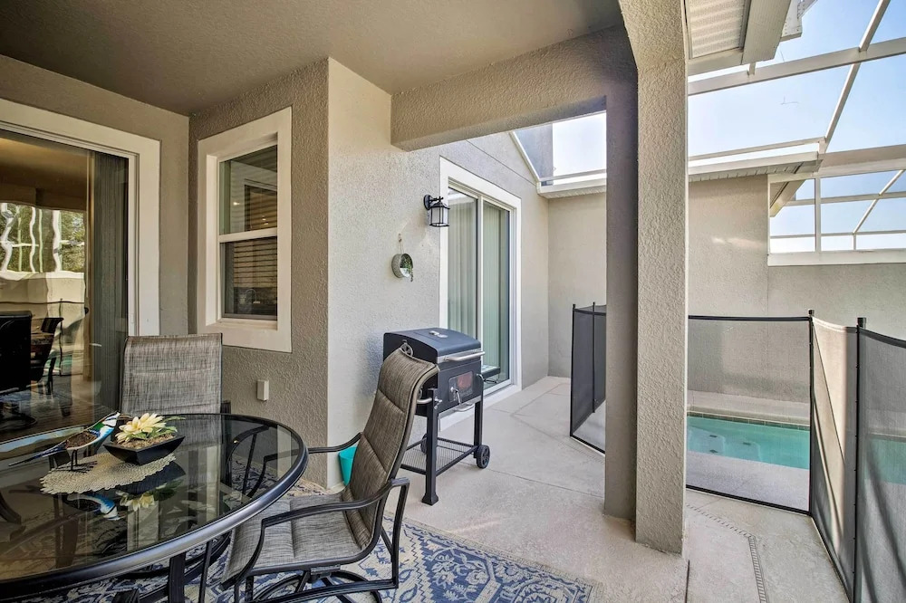 Disney-area Townhome w/ Lanai & Resort Amenities!