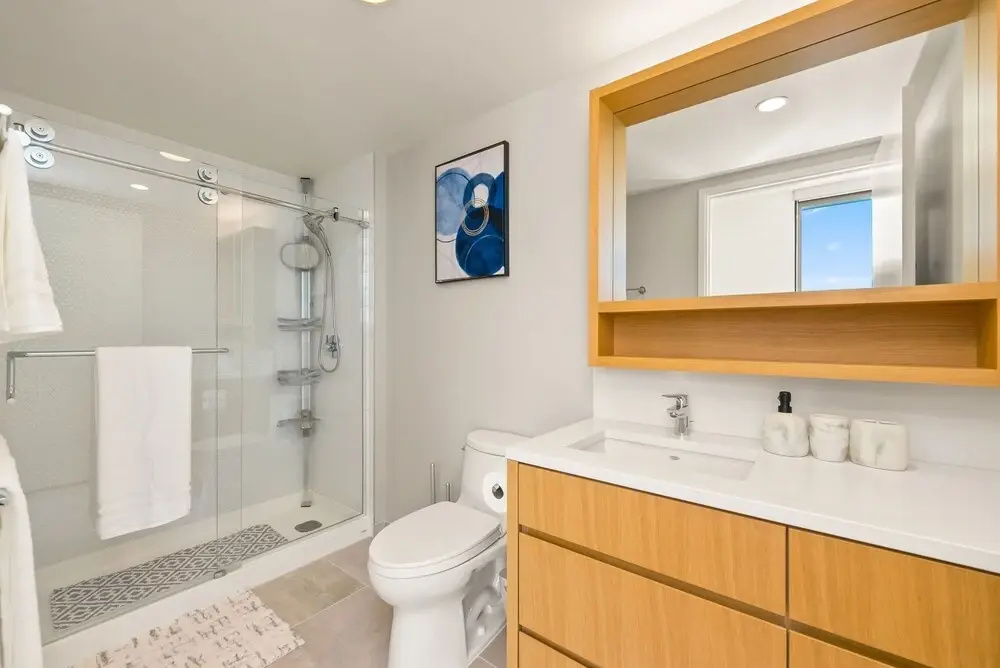Sky Ala Moana 4209 2 Bedroom Condo by RedAwning
