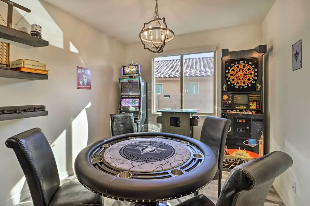 Heated Pool + Putting Green: Goodyear Retreat