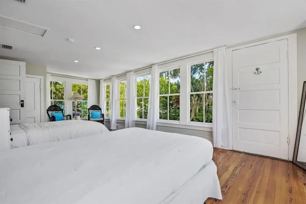 Casa Doble - Two Units, One Location!