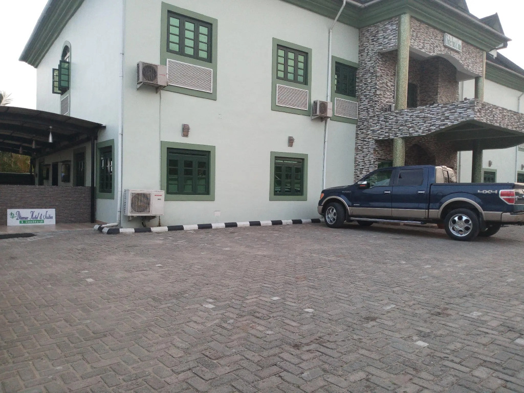 Dionzec Hotel & Suites