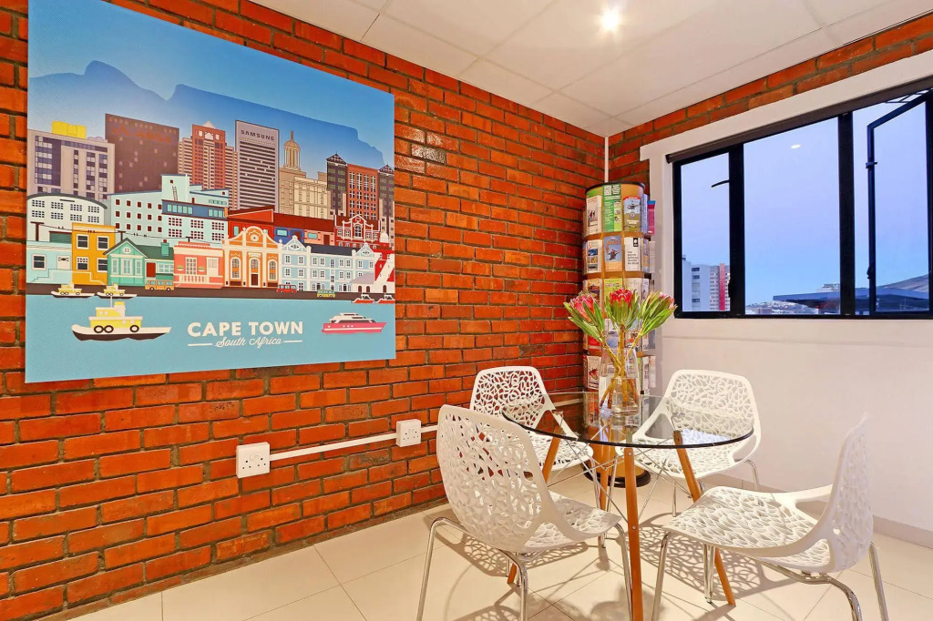 Happy Rhino Hotel