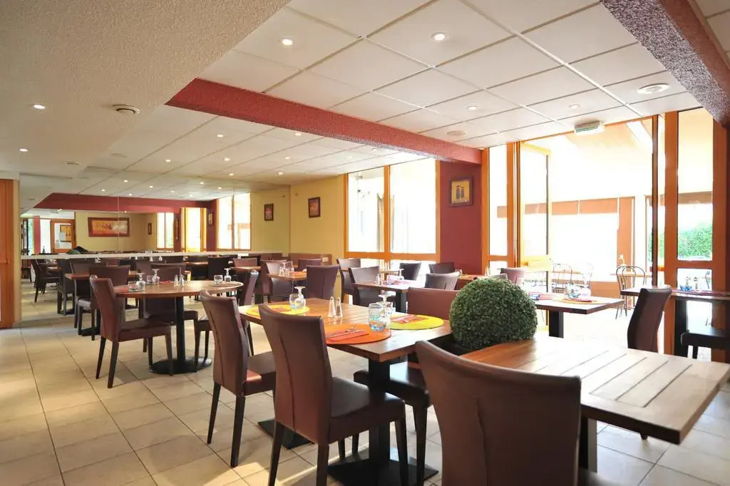 Noemys Toulon La Valette - Hotel restaurant avec piscine