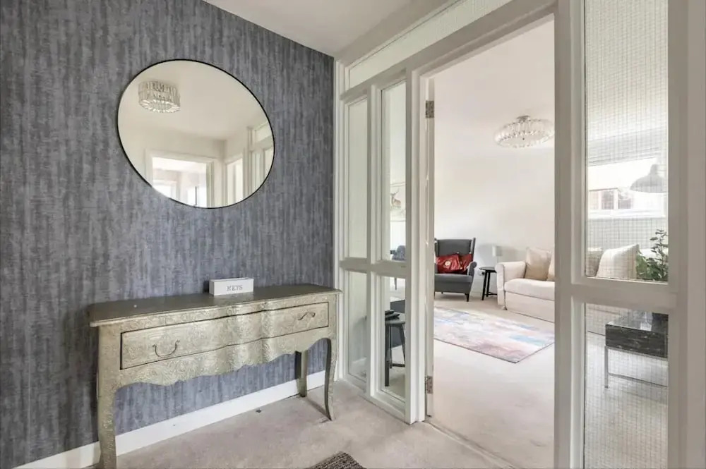 Spacious 1 bed Apartment With Parking & Balcony!