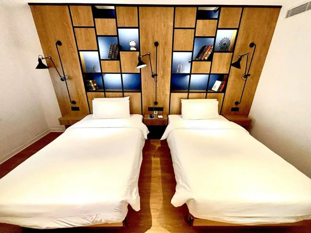 Middle Huaihai Road Homestay