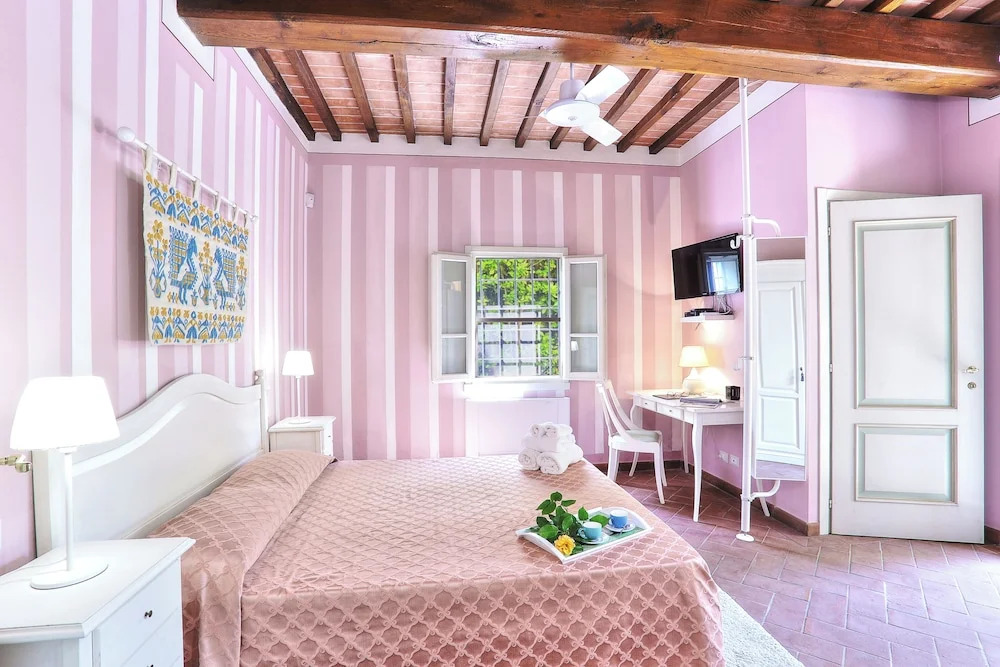Luxury Villa in Tuscany with Pool near Pisa and Florence - Sixe Bedrooms 12 pl