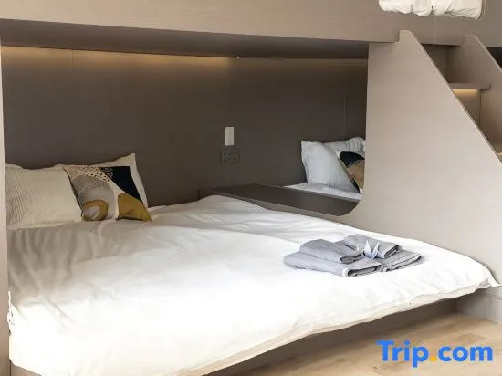Shinjuku | Maximum 8ppl | Double×2　King×2 | 3-minute walk from the station | 42sqm private | 301