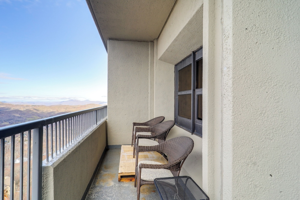 Pool Access + Mtn Views: Cozy Sugar Mtn Escape