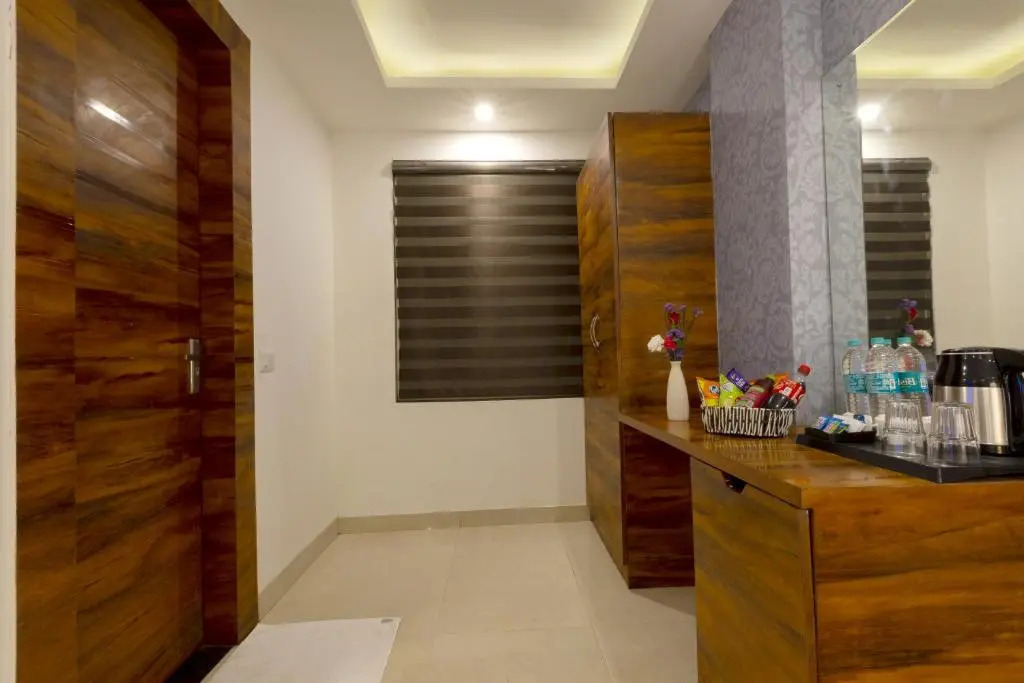 Hotel Vertu IGI Delhi Airport By OPO,Free Airport Pickup & Drop