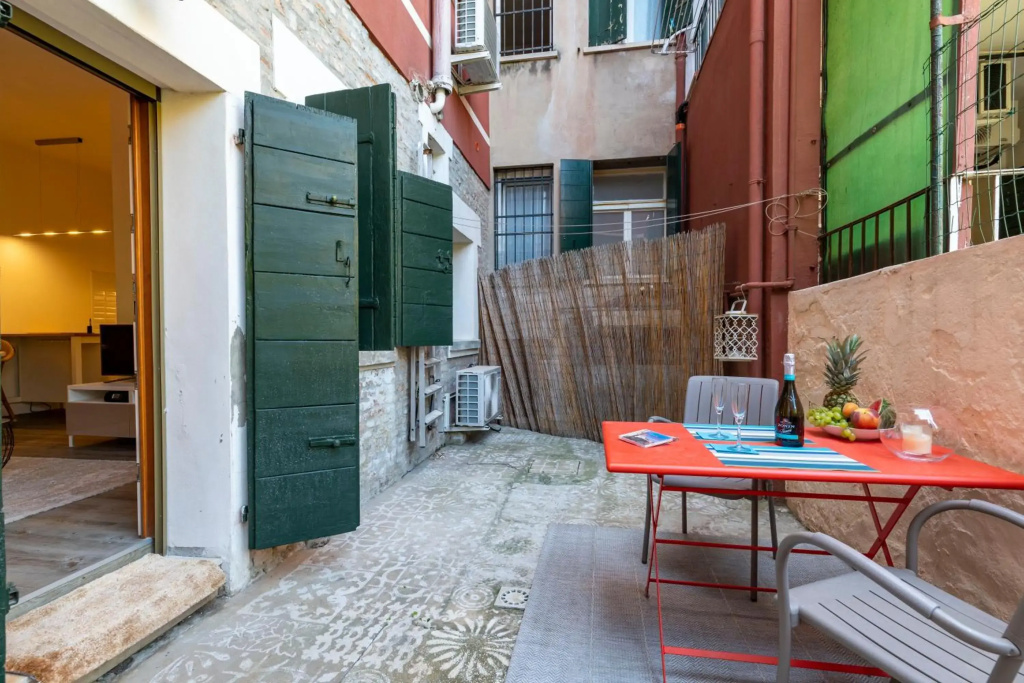 Snug Apartment With Private Courtyard M0270422677