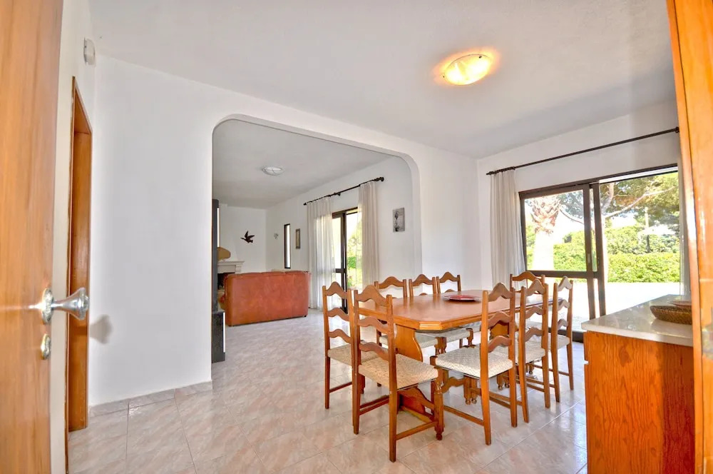 Close to Amenities, Free air Conditioning and Wi-fi
