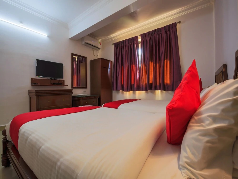 OYO 18647 Pandav City Hotel