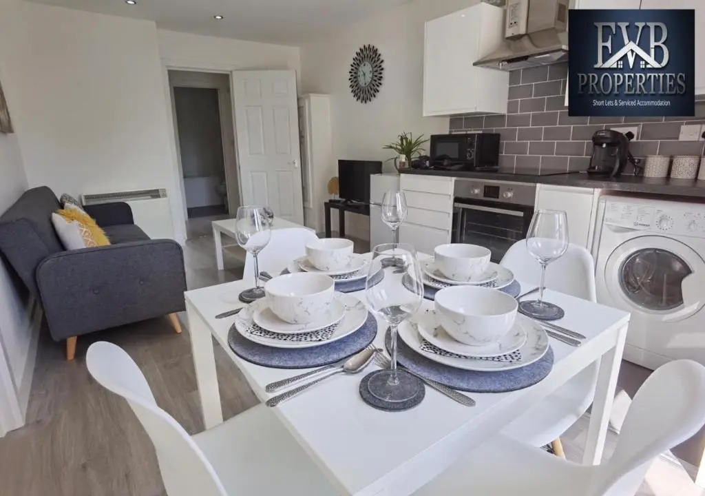 Spireview 2 Bedroom Apartment EVB Properties Short Lets & Serviced Accommodation ,Titanic City- Southampton