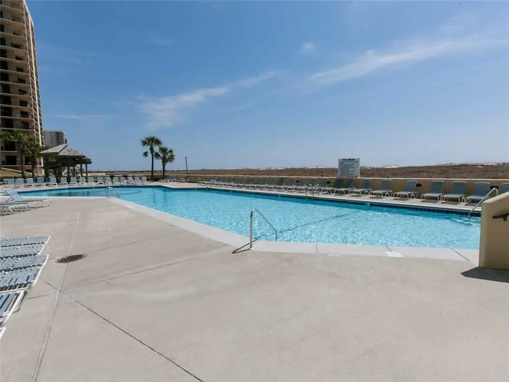 Phoenix VI 1210 - 2 Br condo by RedAwning
