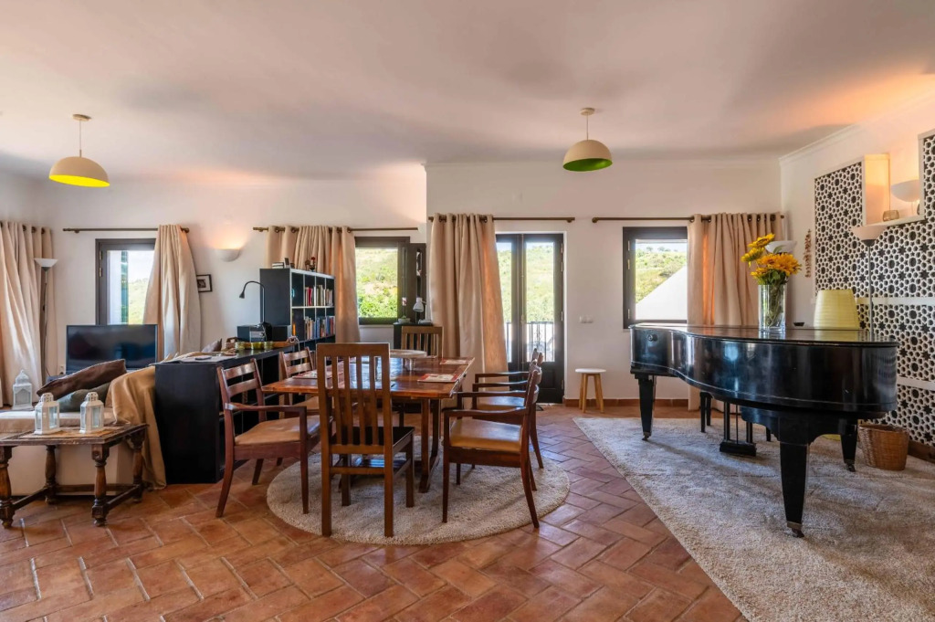 Villa Eiras Altas by Portucasa
