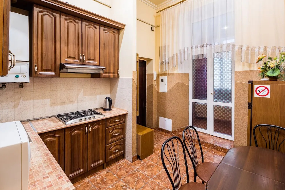 Three rooms in the center on Kulisha