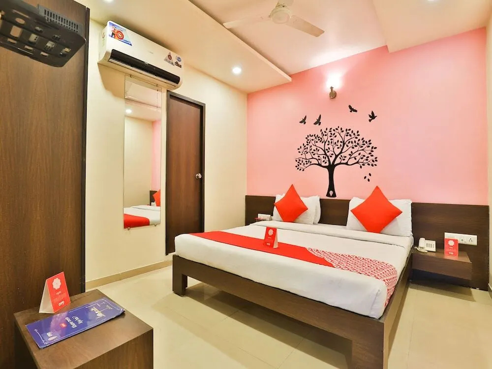 Laljis Hotel & Restaurant
