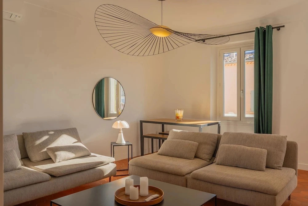 Saint-tropez: Bright Apartment Near the Port