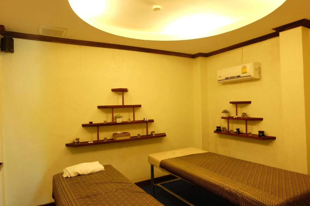 Howard Johnson by Wyndham Phuket Naiyang