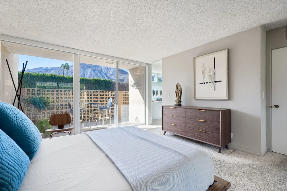Mid-mod Krisel Getaway Walkable on El Paseo