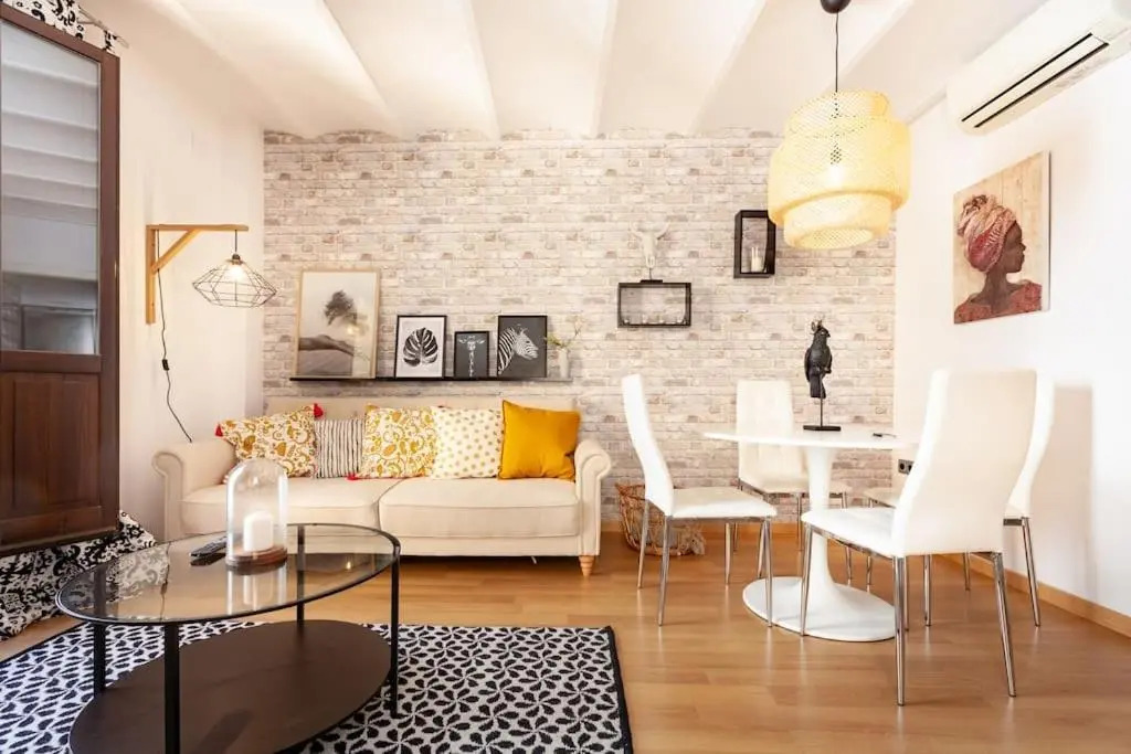 Beautiful Apartment in Abat Street by Batuecas