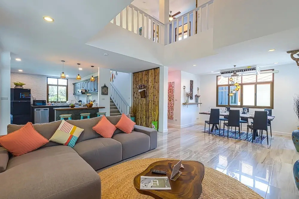 Pool villa  4 BR walking to Beach HV