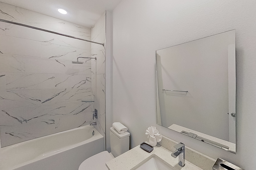 Dog-friendly Radiant & Modern Townhome With Private Pool, Patio, AC, & W/D