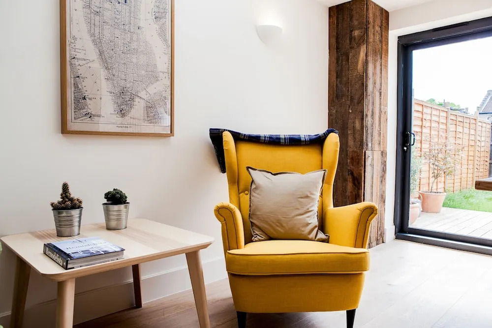 Stunning 4 Bed East London Apartment Sleeps 10