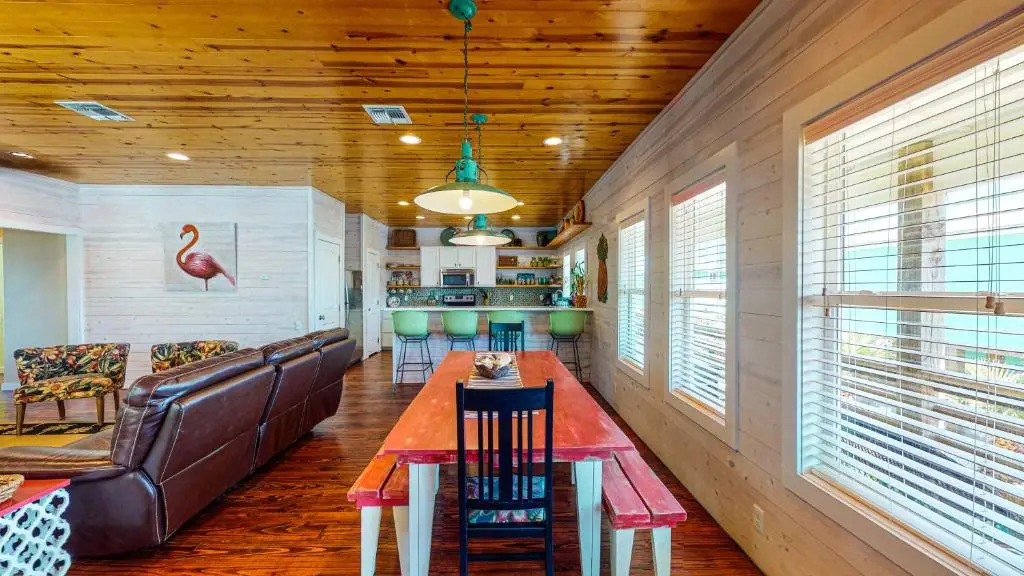 OV2 House on Stilts with Beachy Decor, Near Beach, Balcony Overlooking Private Pond, Shared Pool