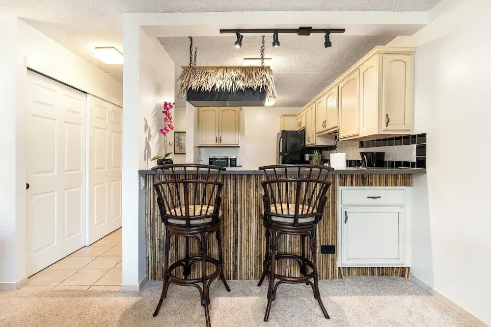 Hawaiian Unit + Walking Distance to Town - AC & Wifi! - Vrkcv