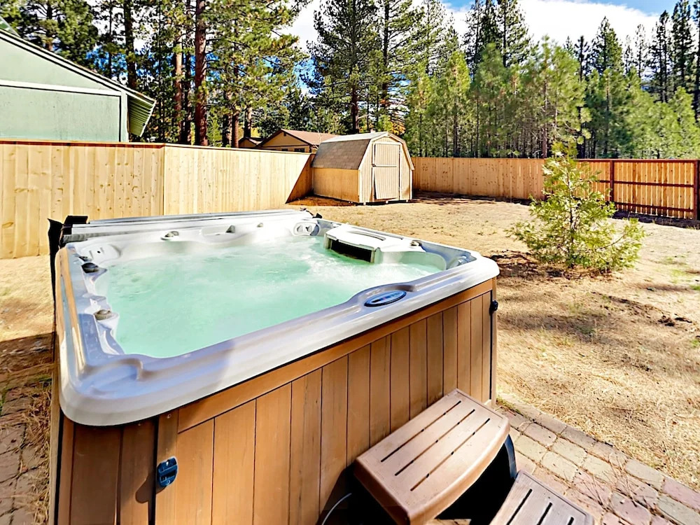 4BR South Tahoe Hot Tub Haven by RedAwning