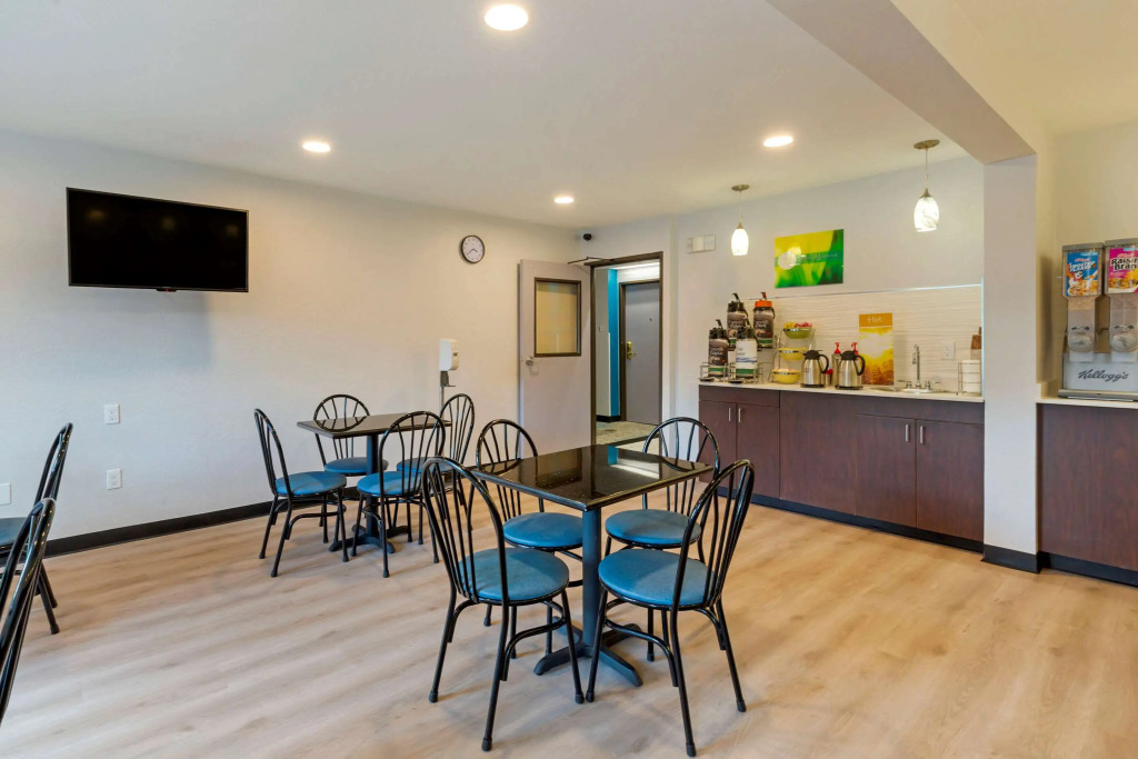 Quality Inn Lee - Lenox South