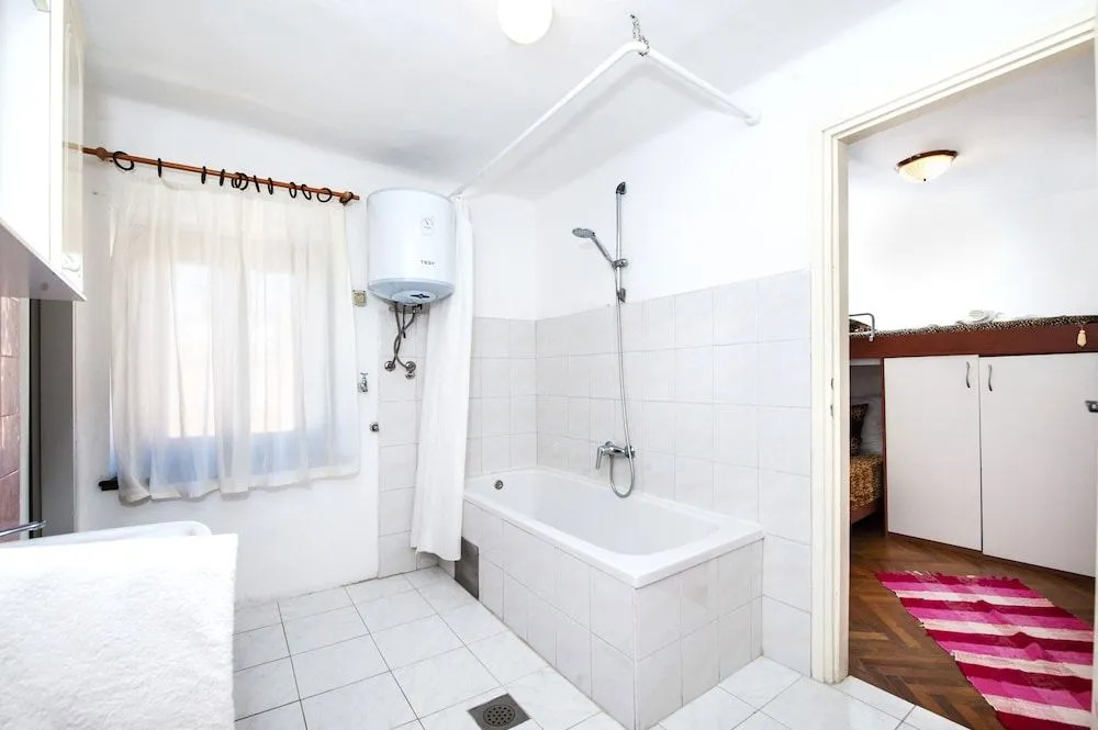 Carera Seaview Apartments