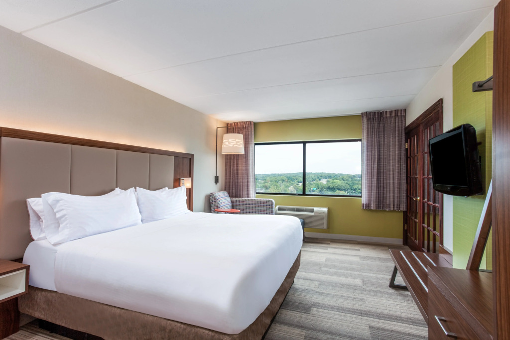 Holiday Inn Express Hauppauge-Long Island by IHG