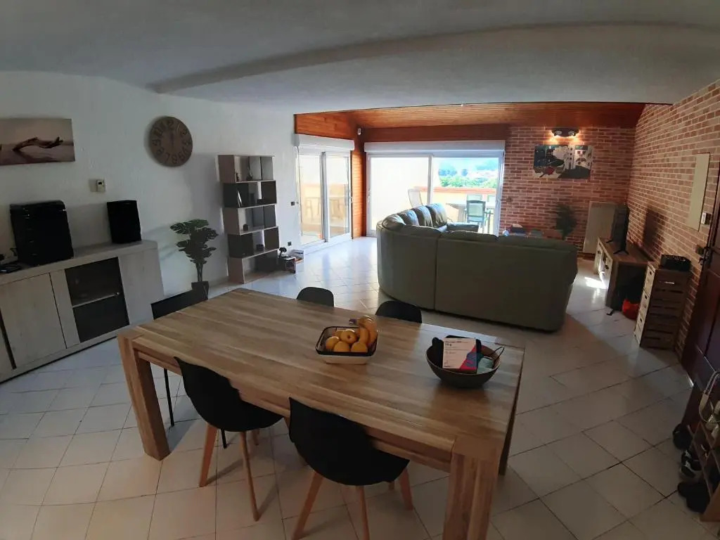 Superbe appartement de 94m2 avec vue sur le Fort St Elme