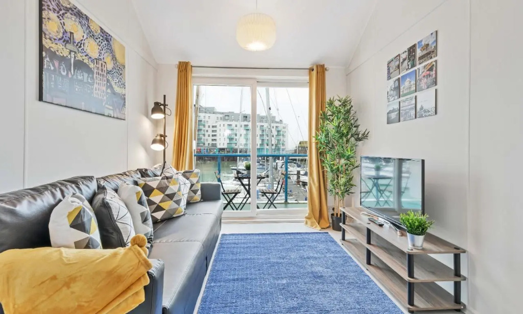 On the Water -waterside Studio With Terrace Overlooking the Harbour